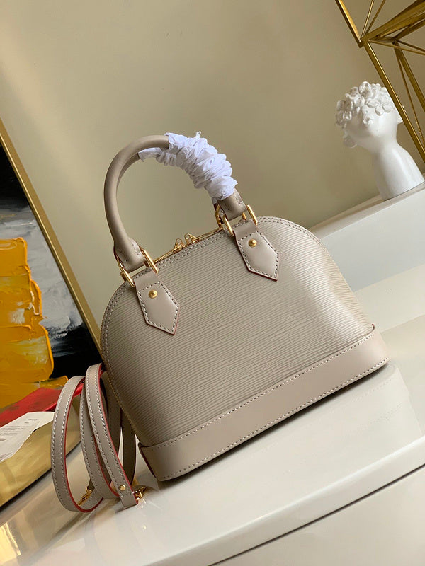 I W Fashion Lu-Vi bags - 17732