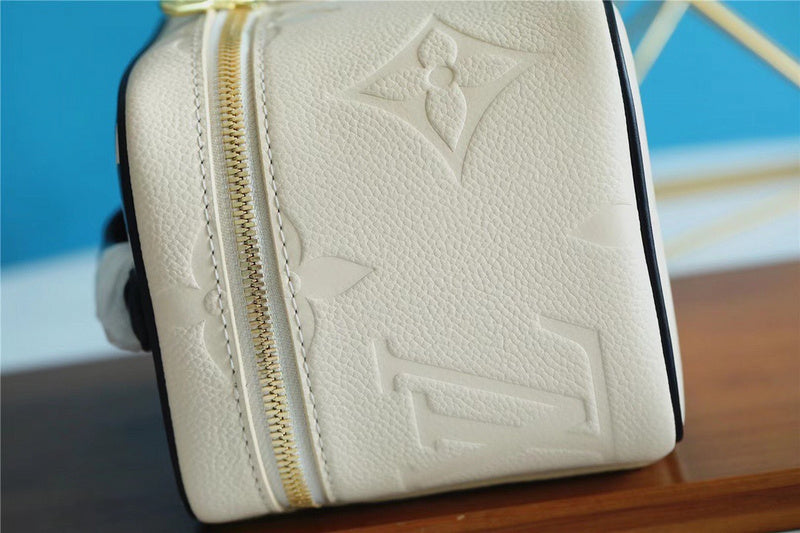 I W Fashion Lu-Vi bags - 8908