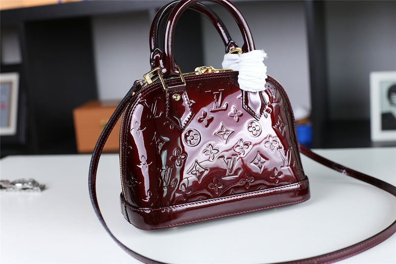 I W Fashion Lu-Vi bags - 8264