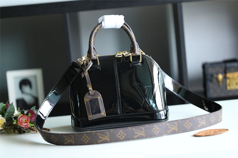 I W Fashion Lu-Vi bags - 8283