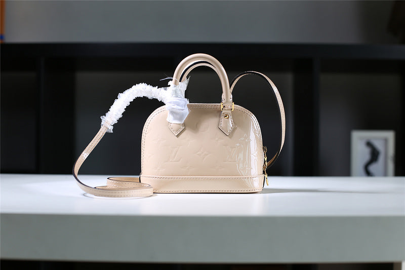 I W Fashion Lu-Vi bags - 8304