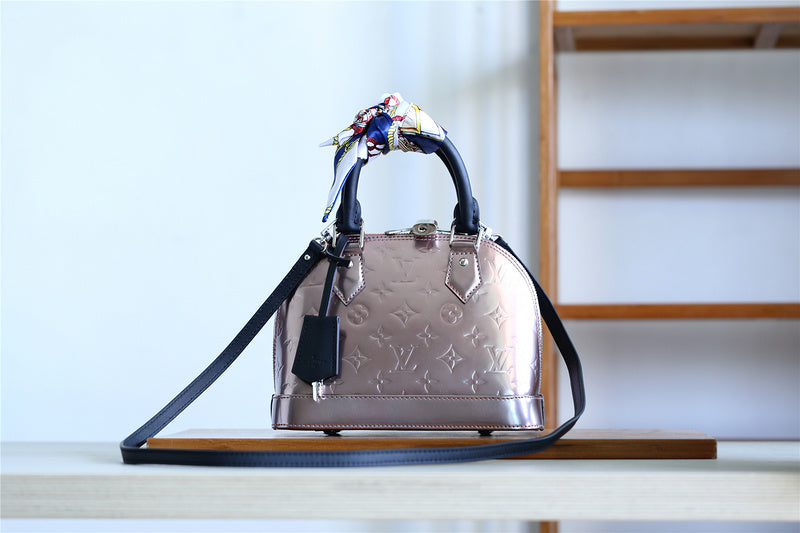 I W Fashion Lu-Vi bags - 8272
