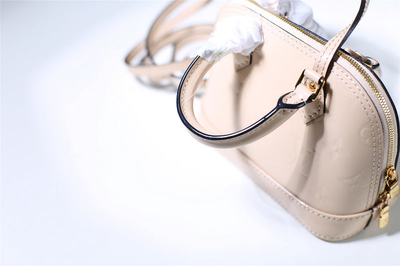 I W Fashion Lu-Vi bags - 8304