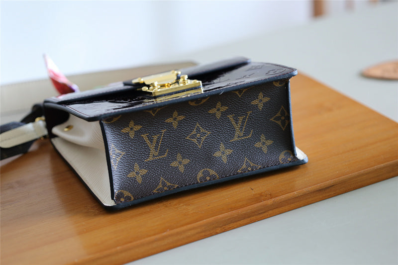I W Fashion Lu-Vi bags - 8051