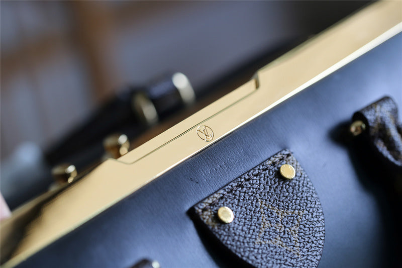 I W Fashion Lu-Vi bags - 8170