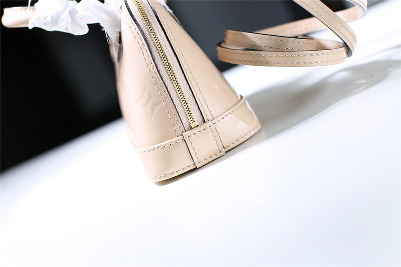 I W Fashion Lu-Vi bags - 8304