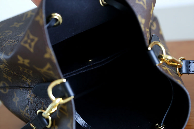I W Fashion Lu-Vi bags - 8580