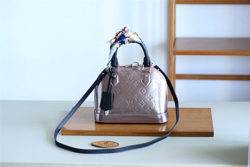 I W Fashion Lu-Vi bags - 8272