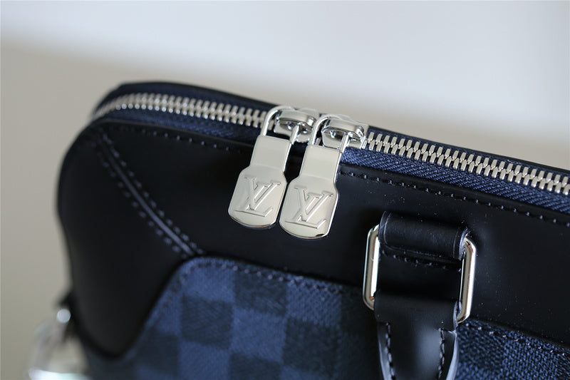 I W Fashion Lu-Vi bags - 9880