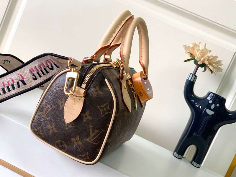 I W Fashion Lu-Vi Bags - 16873