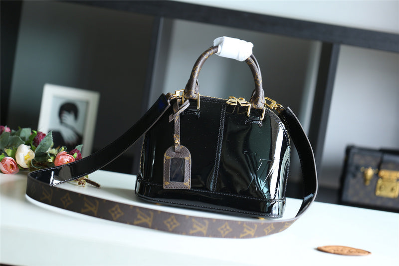 I W Fashion Lu-Vi bags - 8283