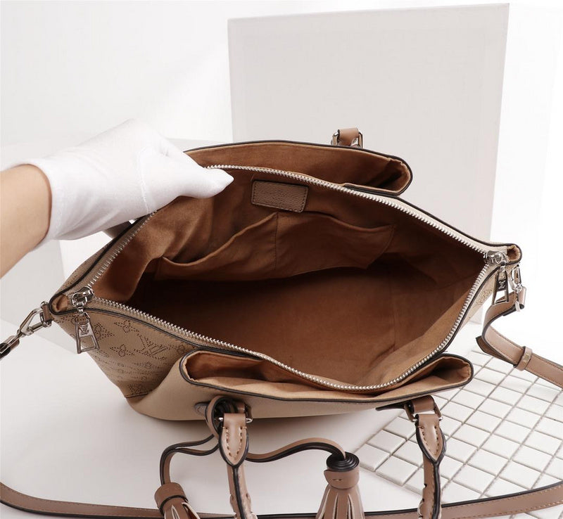 I W Fashion Lu-Vi bags - 17865