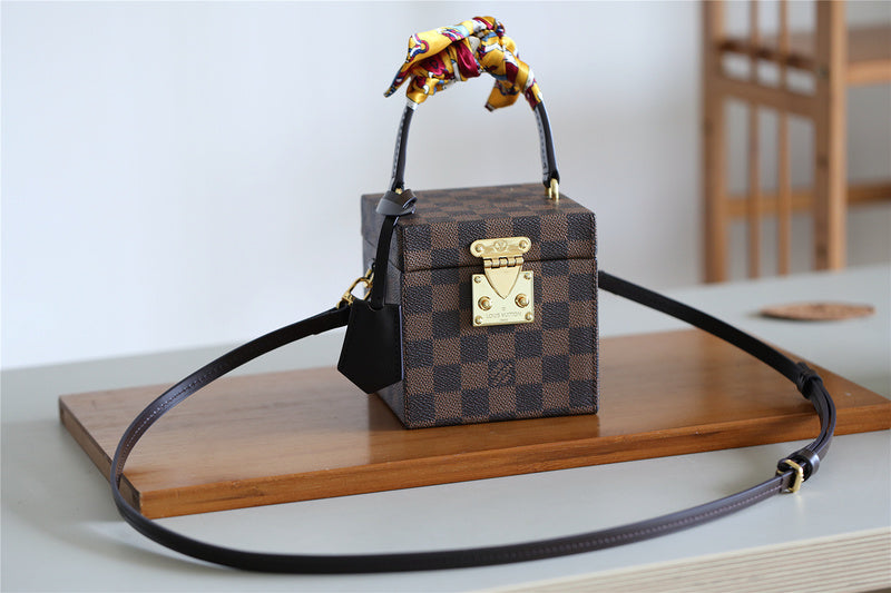 I W Fashion Lu-Vi bags - 9344