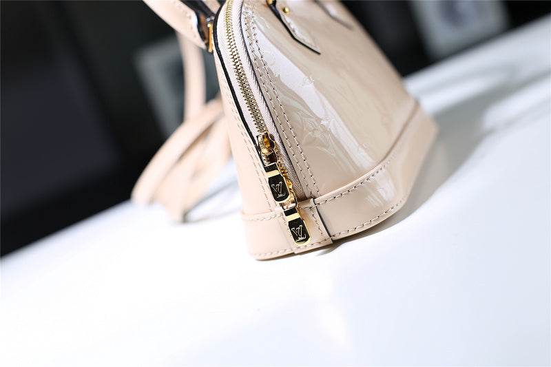 I W Fashion Lu-Vi bags - 8304