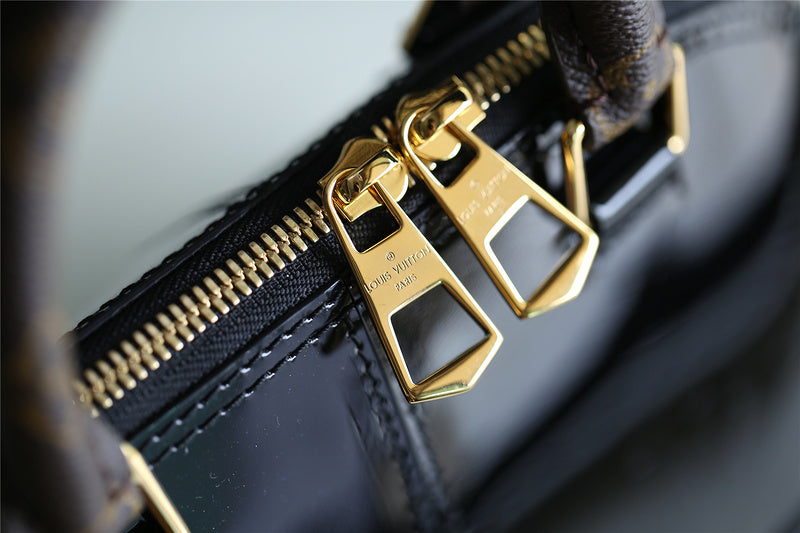 I W Fashion Lu-Vi bags - 8283