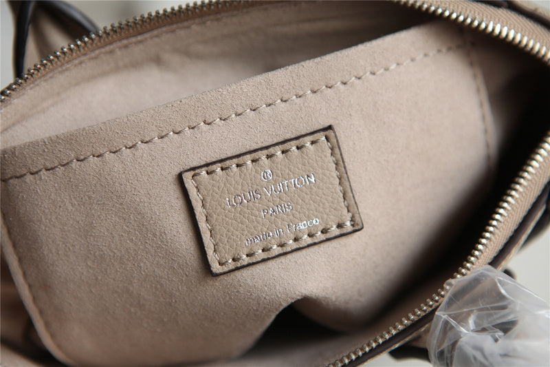 I W Fashion Lu-Vi bags - 8680