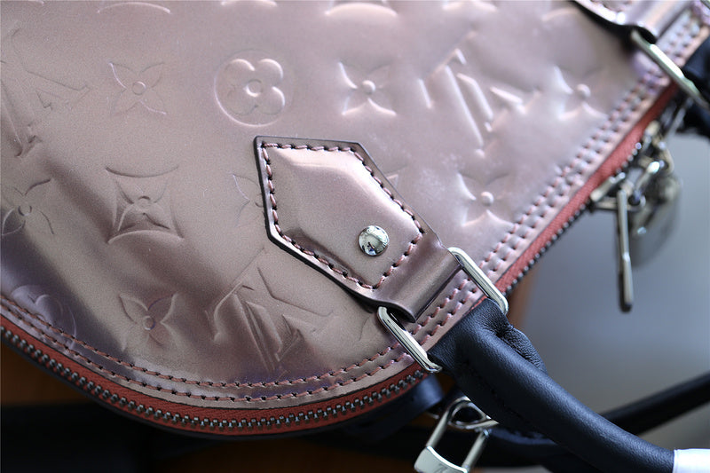 I W Fashion Lu-Vi bags - 8272