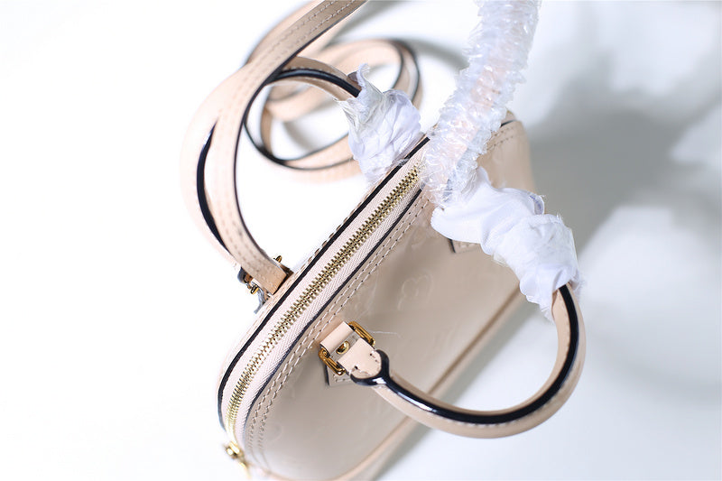 I W Fashion Lu-Vi bags - 8304