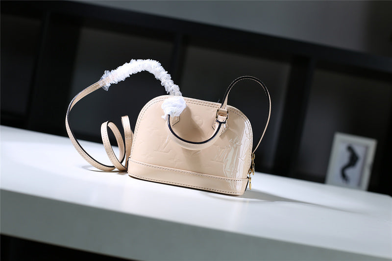 I W Fashion Lu-Vi bags - 8304