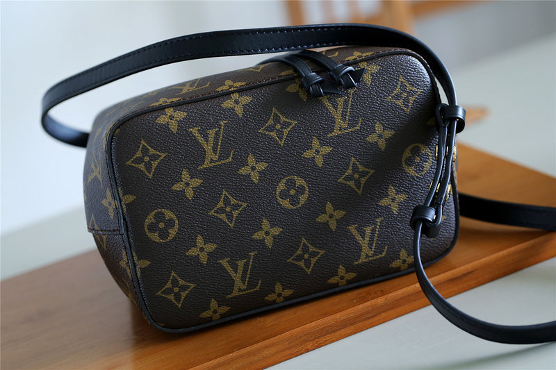 I W Fashion Lu-Vi bags - 8580