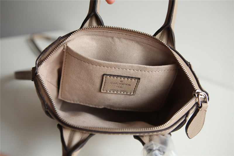 I W Fashion Lu-Vi bags - 8680