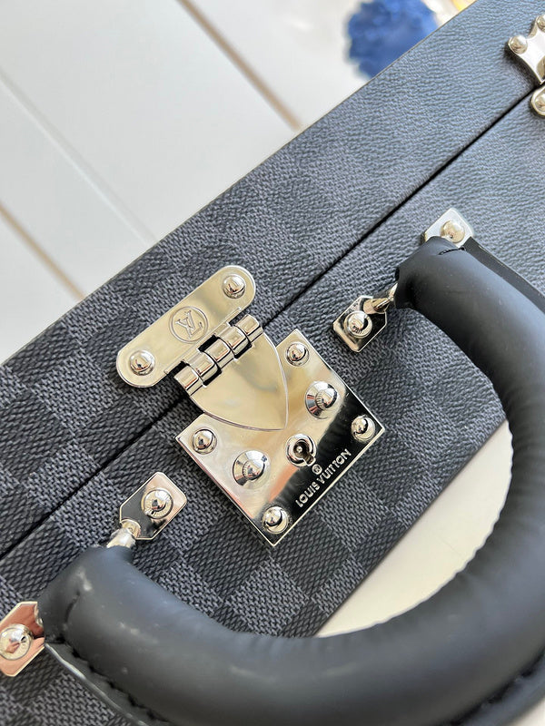 I W Fashion Lu-Vi bags - 9505