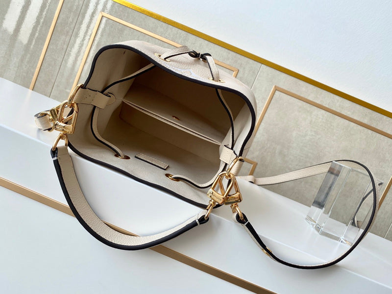 I W Fashion Lu-Vi bags - 17539