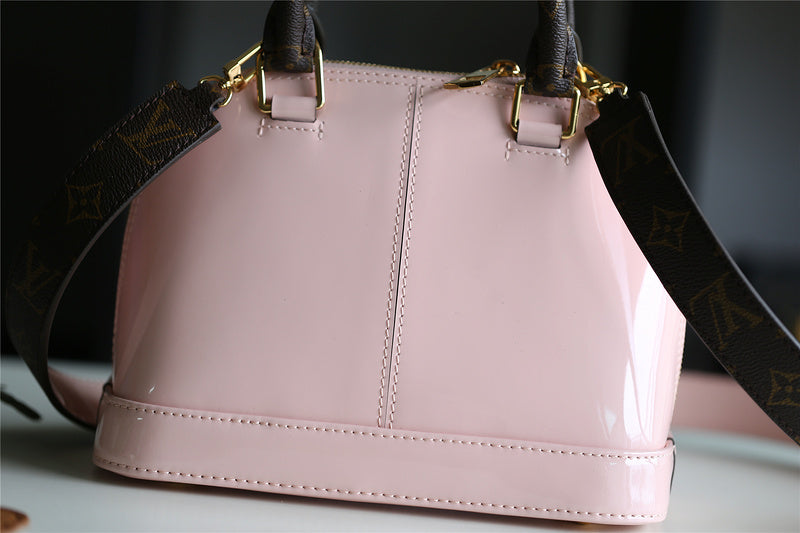 I W Fashion Lu-Vi bags - 8278