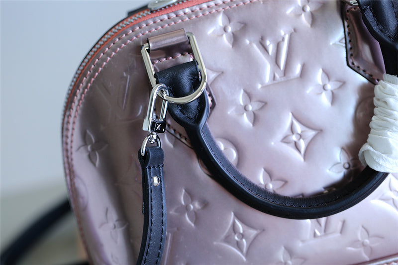 I W Fashion Lu-Vi bags - 8272