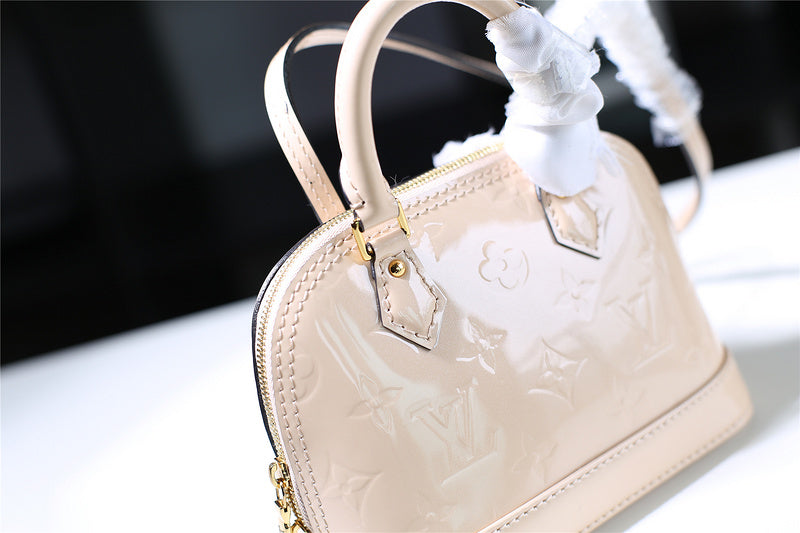 I W Fashion Lu-Vi bags - 8304