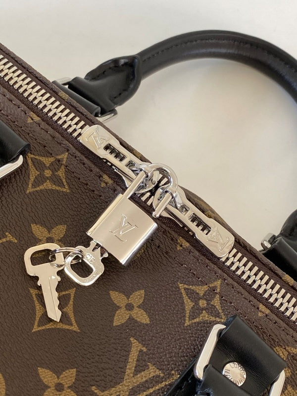 I W Fashion Lu-Vi Bags - 16608