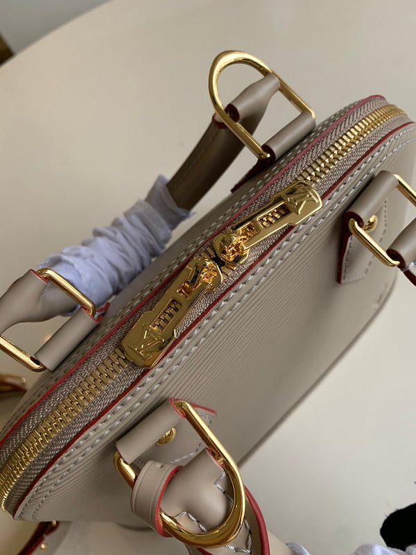 I W Fashion Lu-Vi bags - 17732
