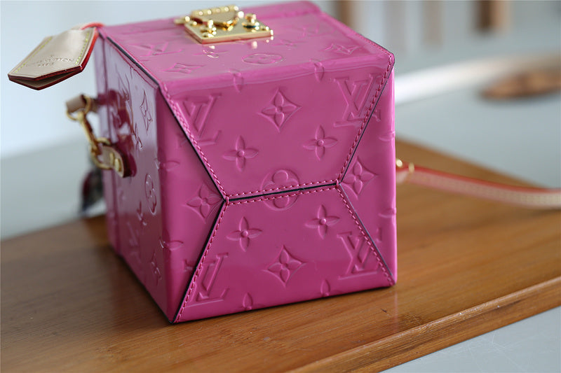 I W Fashion Lu-Vi bags - 9400