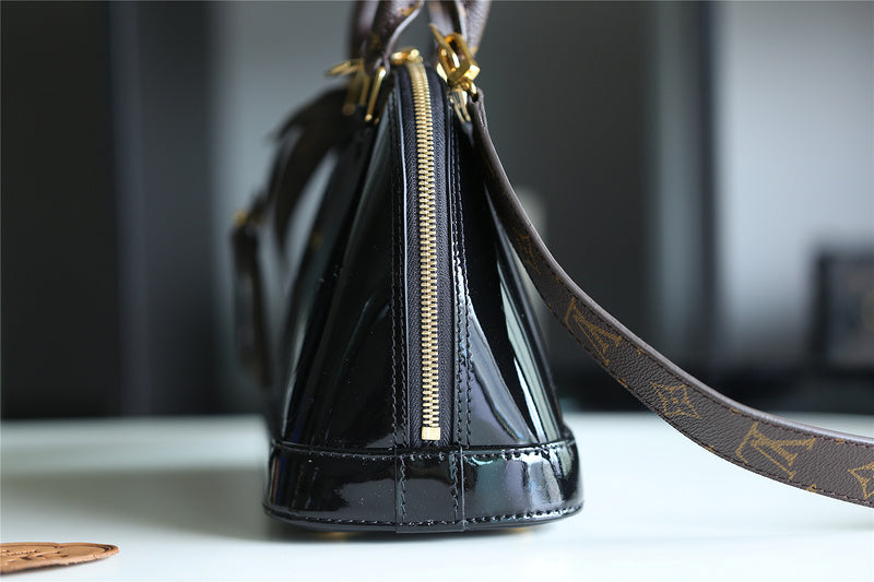 I W Fashion Lu-Vi bags - 8283