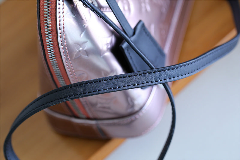 I W Fashion Lu-Vi bags - 8272