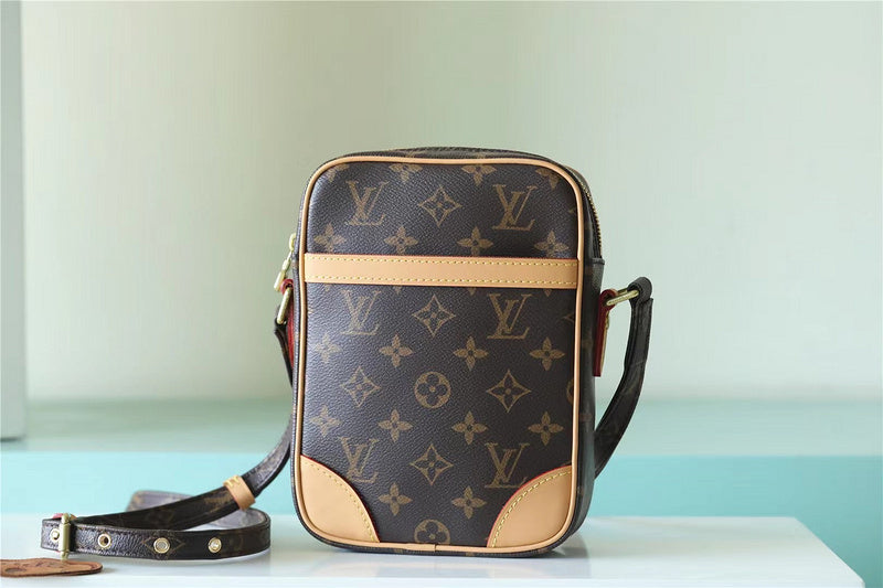 I W Fashion Lu-Vi bags - 9902