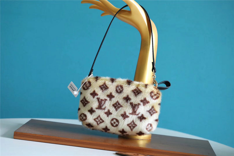 I W Fashion Lu-Vi bags - 8401