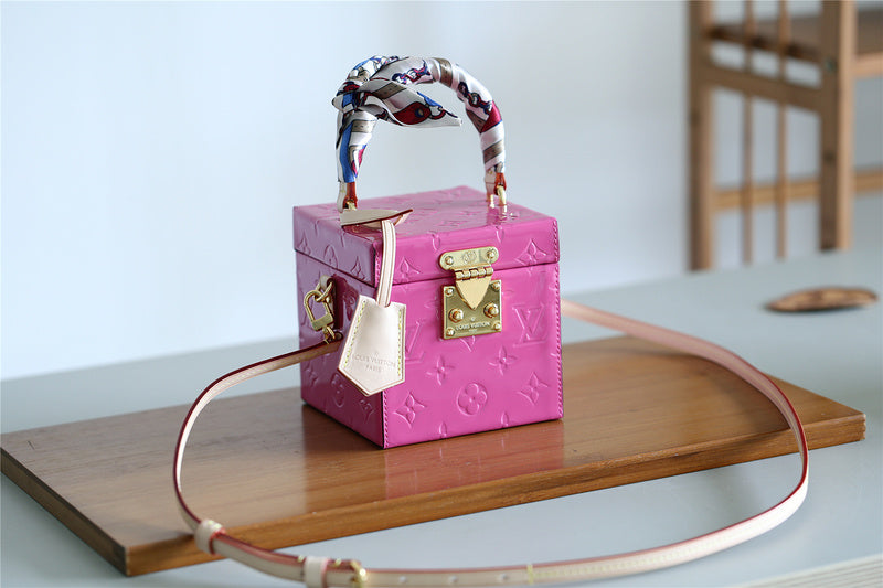 I W Fashion Lu-Vi bags - 9400